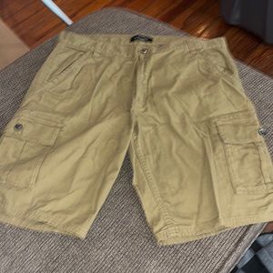 Like new mens khaki shorts size 38
